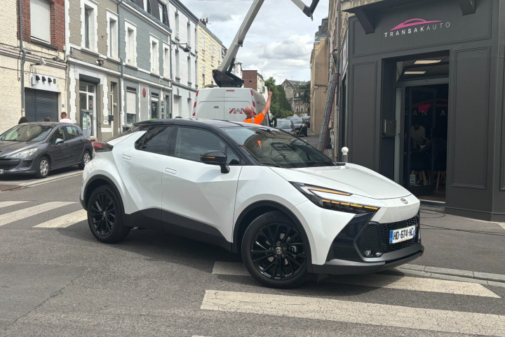 TOYOTA C-HR HYBRIDE MY23