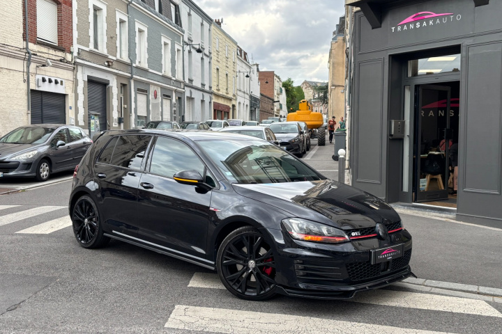 VOLKSWAGEN GOLF