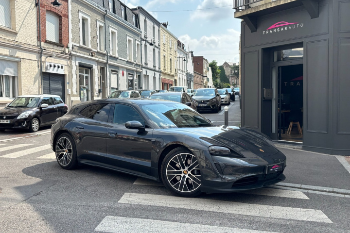 PORSCHE TAYCAN