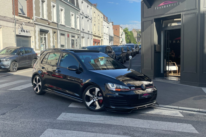 VOLKSWAGEN GOLF