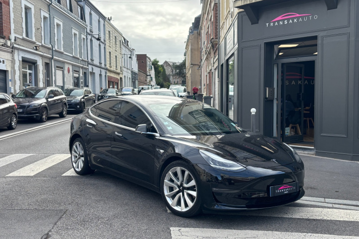 TESLA MODEL 3