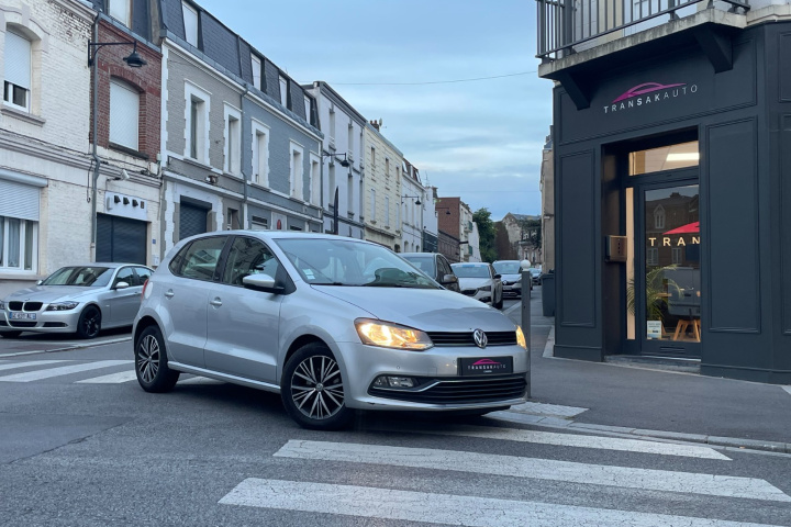 VOLKSWAGEN POLO
