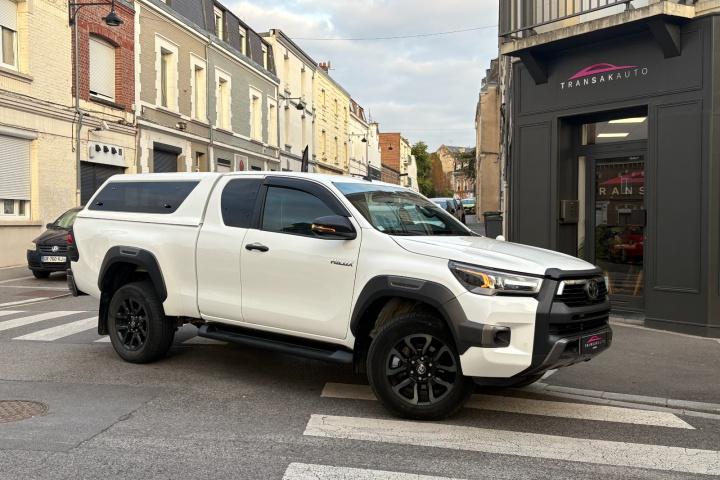 TOYOTA HILUX