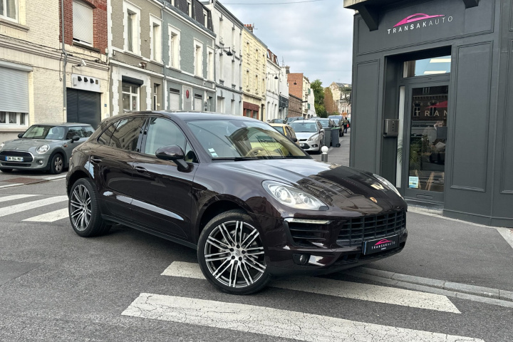 PORSCHE MACAN