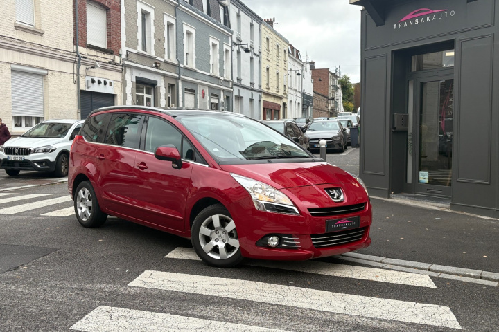 PEUGEOT 5008