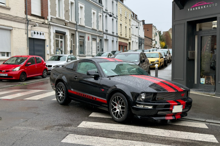 FORD MUSTANG