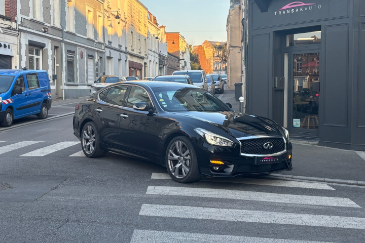 INFINITI Q70