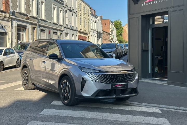 PEUGEOT 5008