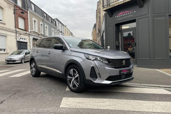 PEUGEOT 5008