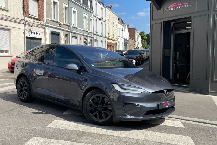 TESLA MODEL X